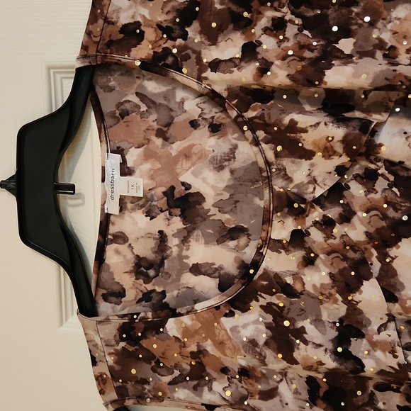 Dressbarn size 1X woman ruffled sleeveless blouse - Picture 2 of 2